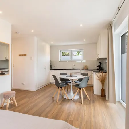 2 Parkside Apartment *